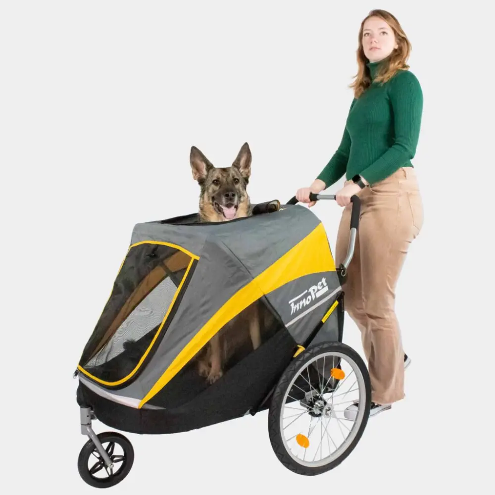 InnoPet® Hercules Hundebuggy grau gelb für große Hunde - Schäferhund mit Frauchen