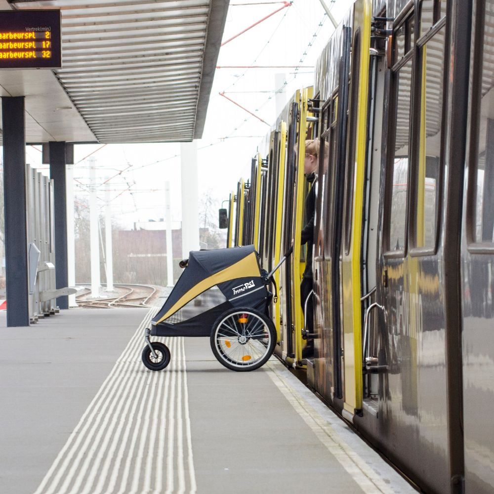 InnoPet® Hercules Trailer im Einsatz am Bahnhof
